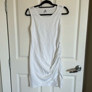 Like new stretchy white dress with rouched sidedetail, size large